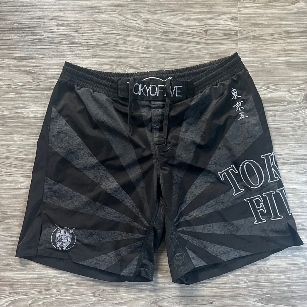 Tokyo Five Mens MMA Grappling Shorts Black Hannya Mask Sunburst Size 38